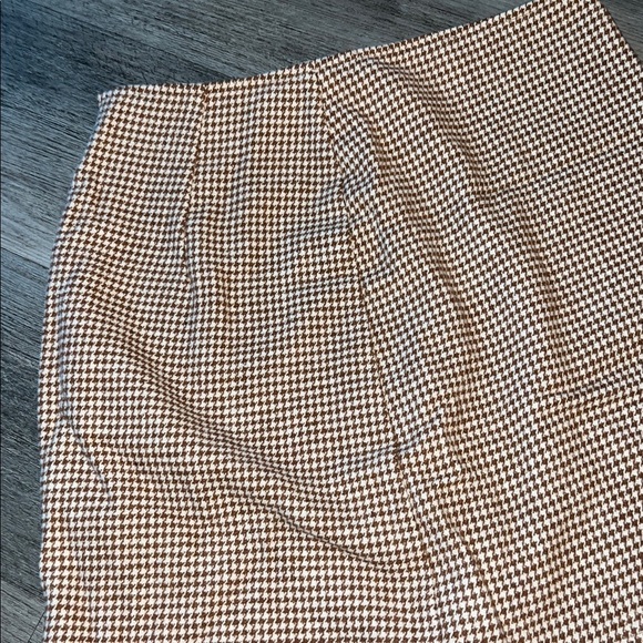 SHEIN Brown and White Houndstooth Skirt - Picture 2 of 3